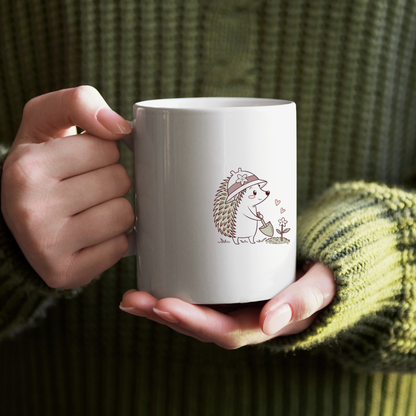 Mug avec hérisson jardinier style doodle apportant une touche de nature ludique
