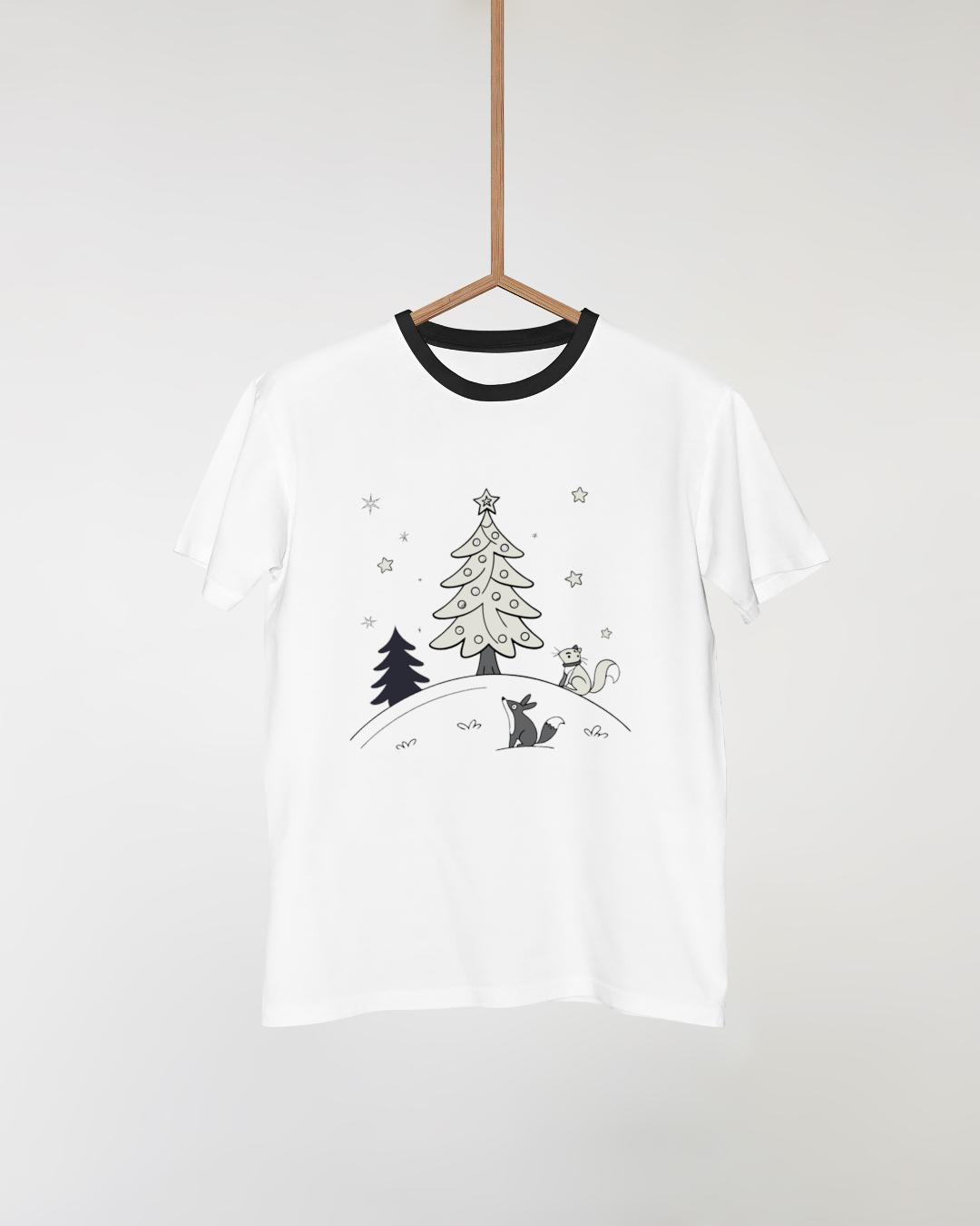 T-shirt avec visuel écureuil curieux et sapin décoré en forêt enneigée