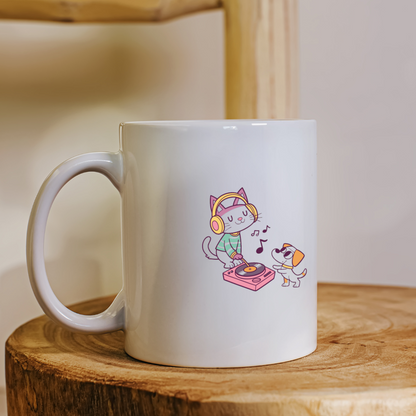 Mug avec chat DJ kawaii en pleine fête musicale, style mignon et amusant