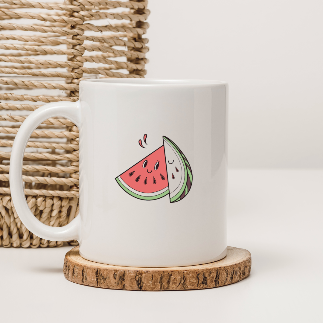 Mug estival avec pastèque kawaii joyeuse en icône numérique colorée