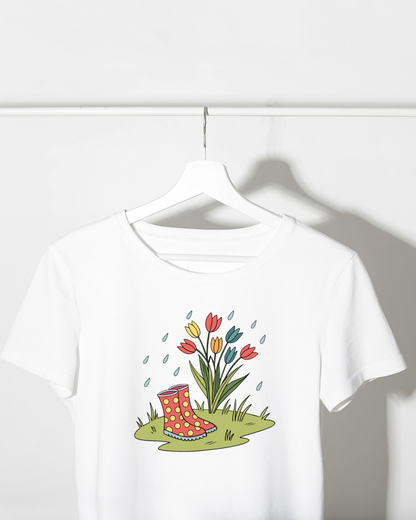 T-shirt vibrant avec des bottes fleuries colorées sur fond printanier joyeux