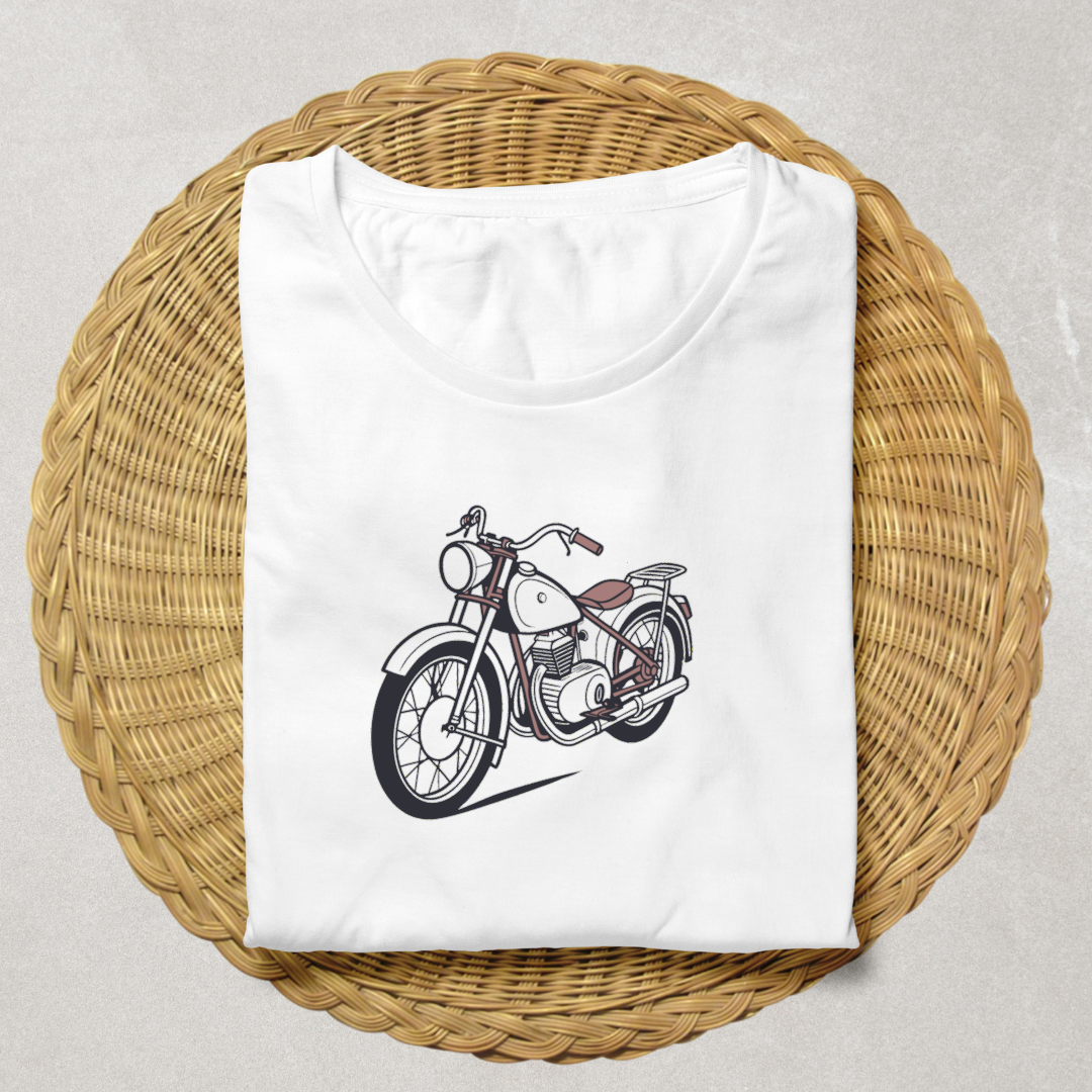 Illustration de moto vintage sur t-shirt, parfait pour looks décontractés