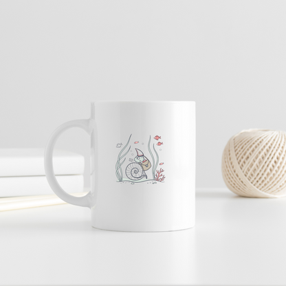 Mug pastel aquatique avec escargot facteur heureux souriant en scène décorative