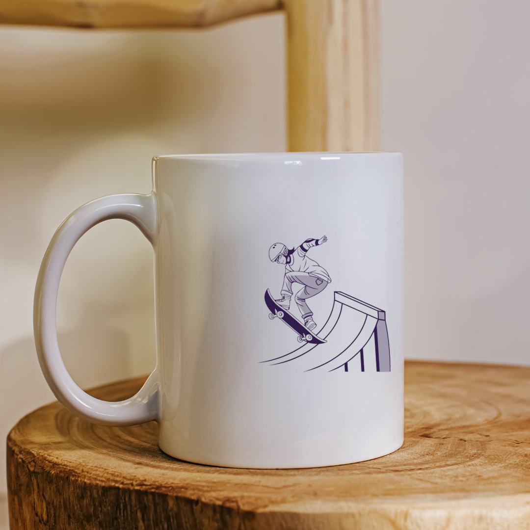 Mug avec motif skateur en action style minimaliste pour un look urbain moderne