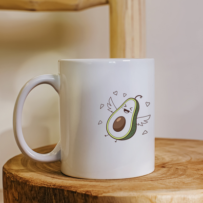 Mug avec avocat ailé style kawaii et sourire ravi ambiance joyeuse et colorée