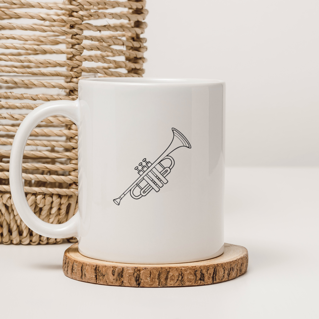 Mug avec trompette enjouée design élégant sur fond blanc pour musique dynamique
