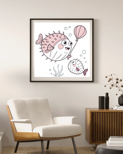 Cadre avec poisson globe joyeux et ballon, ambiance douce du monde marin