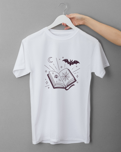 T-shirt Halloween avec livre ensorcelé et chauve-souris design unique et mystérieux