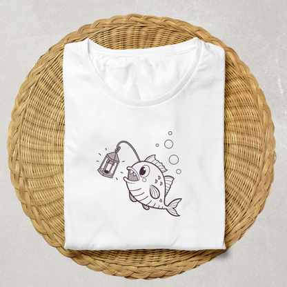 T-shirt avec poisson lanternier minimaliste pour un style marin et joyeux