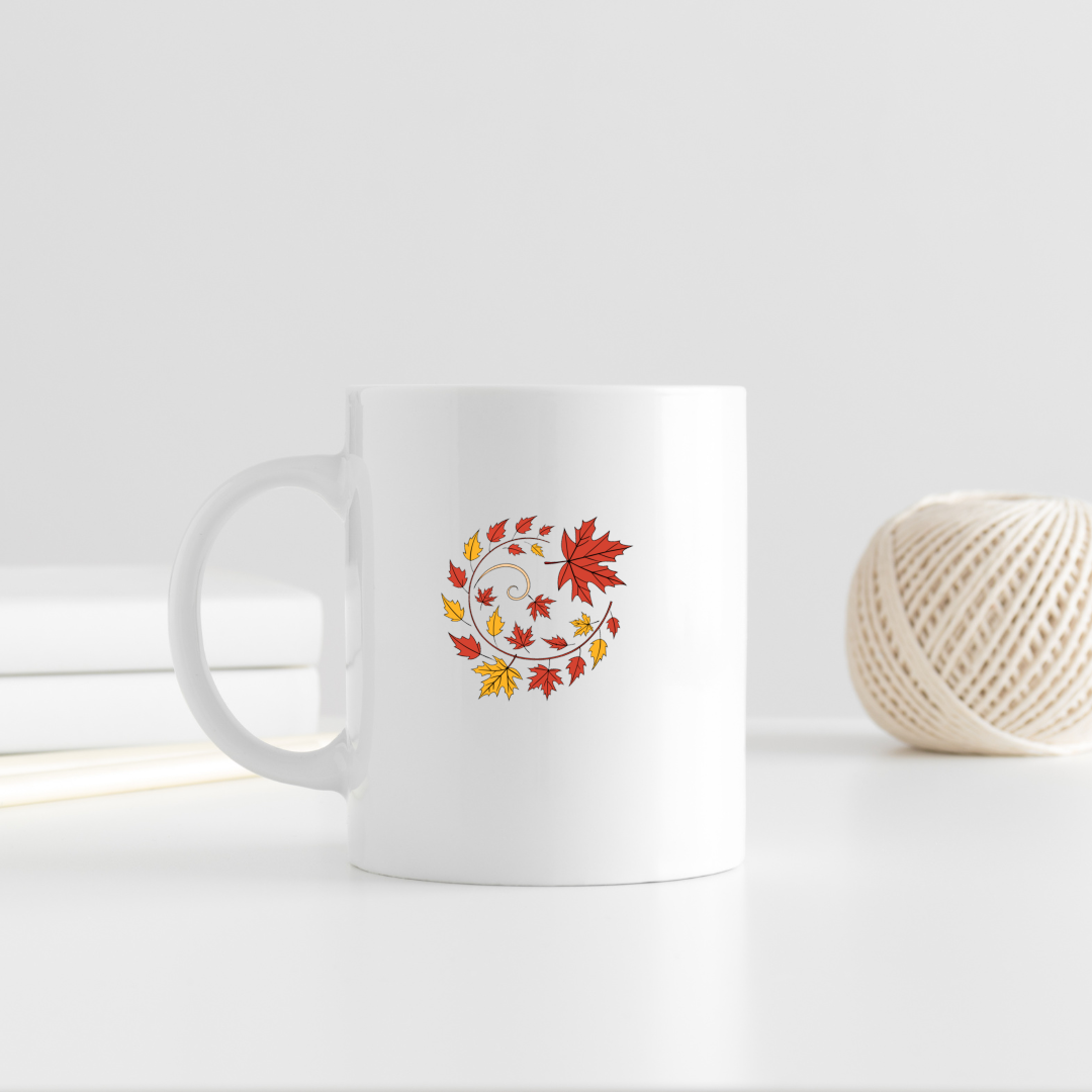 Mug décoré de feuilles colorées représentant le thème automne