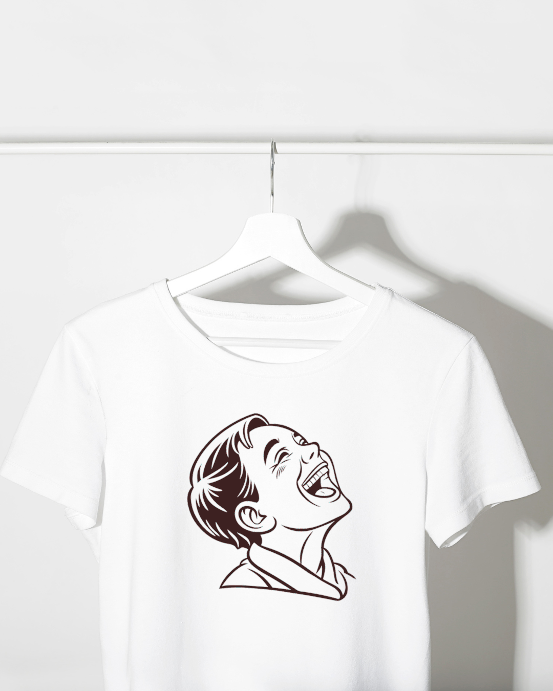 T-shirt avec design ligne art d'un garçon riant, créatif et expressif