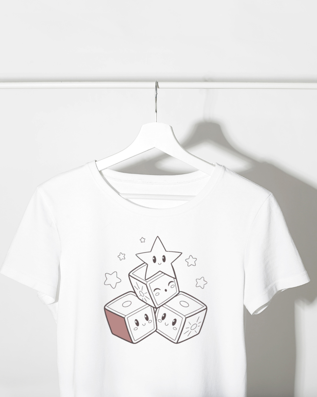 T-shirt avec design amusant d'étoile et blocs.