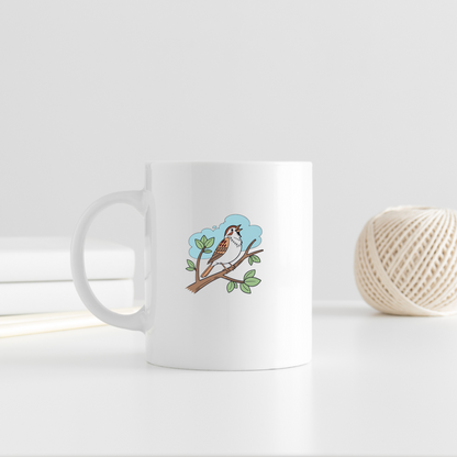 Mug avec design élégant d'un moineau posant sur une branche en style vectoriel