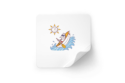 Sticker avec cartoon de banane kayakiste riant, idéal pour une aventure nautique