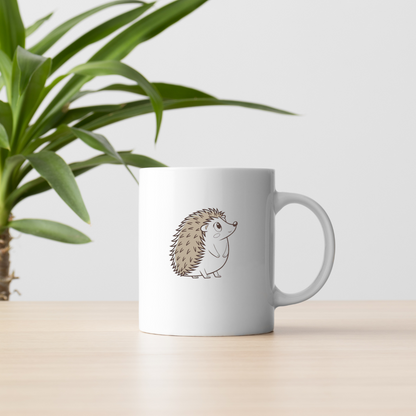 Mug arborant un hérisson numérique curieux dans un thème forestier cartoon