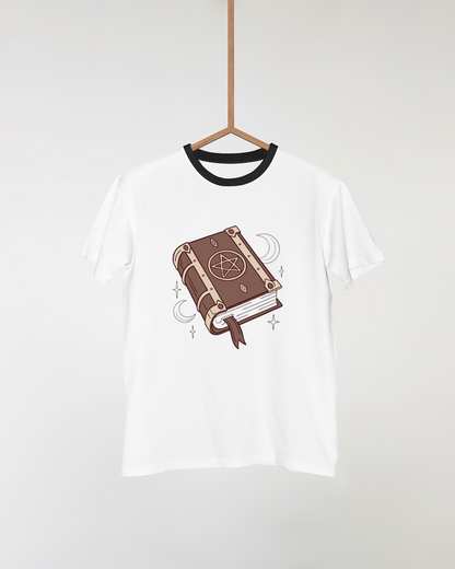 T-shirt intrigant avec sublime livre enchanté flottant étoilé