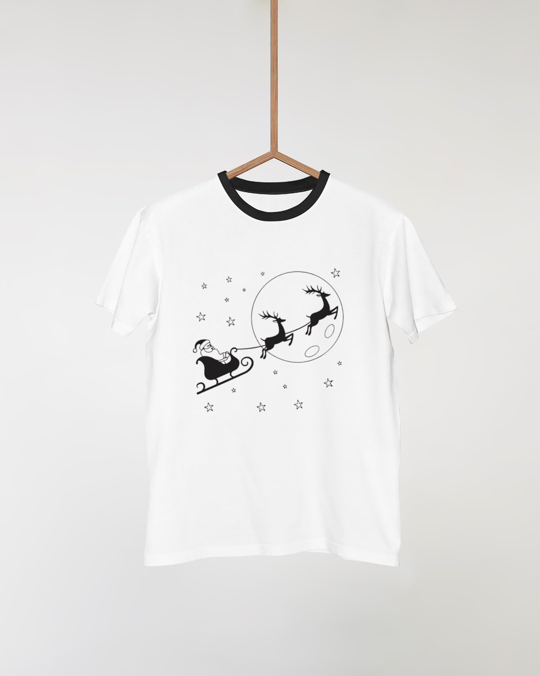 T-shirt avec Père Noël volant en style monochrome pour une touche féerique