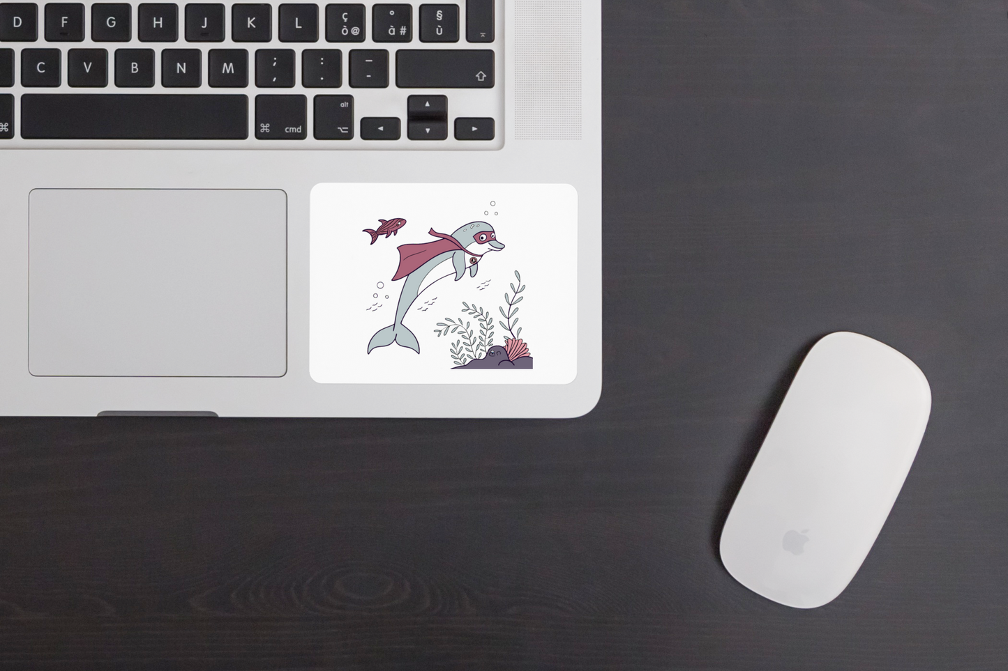 Sticker avec dauphin superhéros en style cartoon dans une aventure océanique