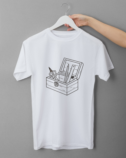 T-shirt avec motif mystique monochrome alliant créativité et élégance minimaliste