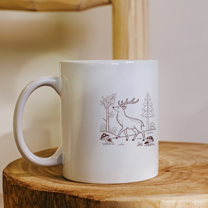 Mug moderne décoré d'un élégant cerf en balade dans une forêt enchantée