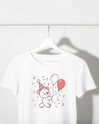 Ourson kawaii imprimé sur un t-shirt, idéal pour les anniversaires