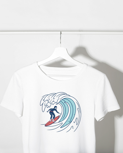 T-shirt avec motif océan minimaliste et silhouette vague, style moderne et épuré