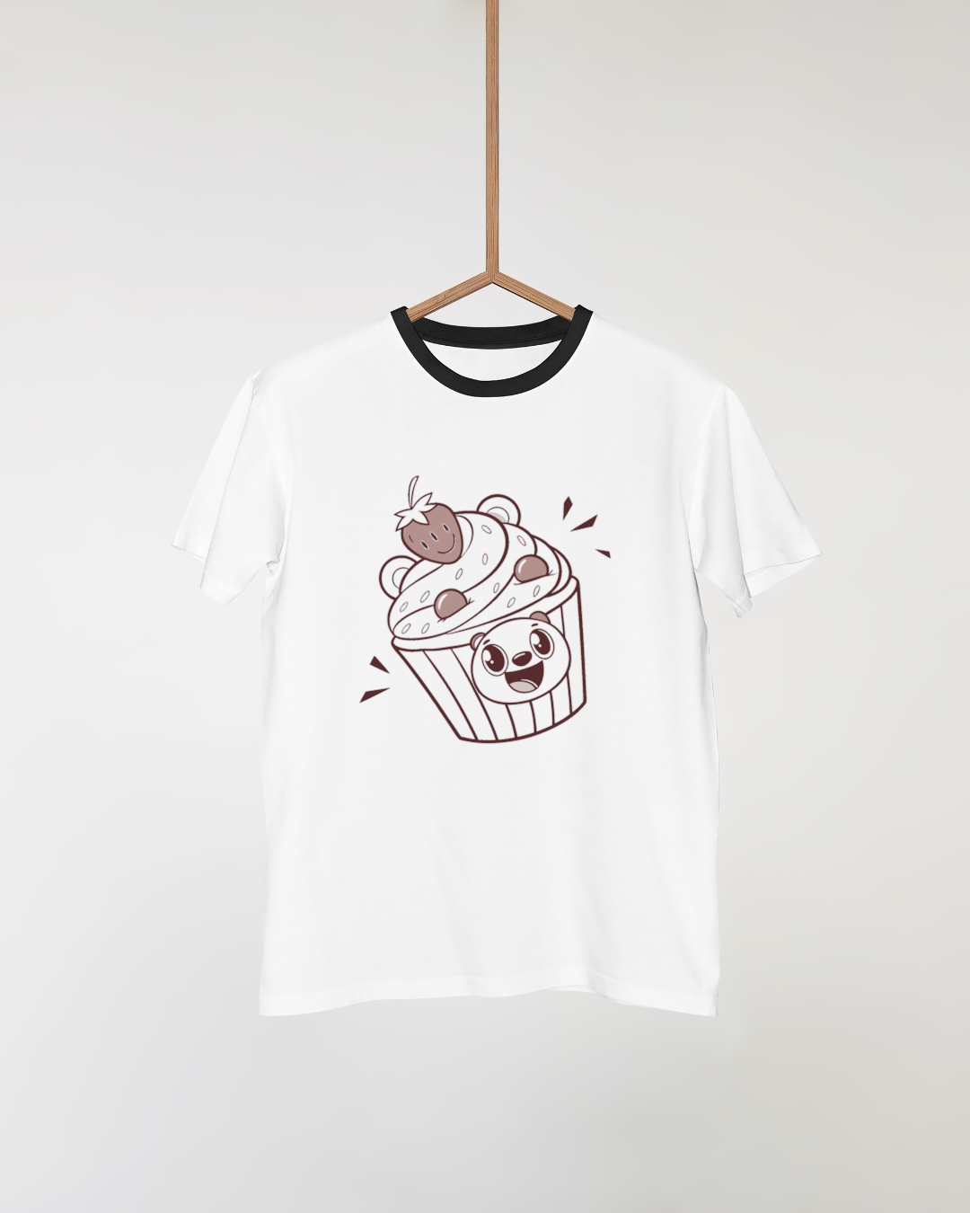 T-shirt avec panda joyeux sur cupcake dans un style doodle enfantin