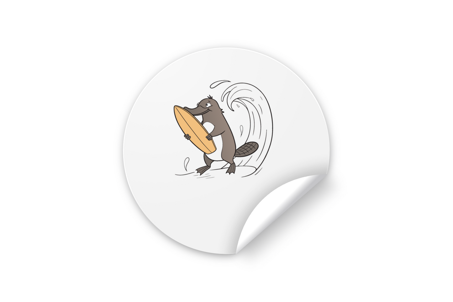 Sticker amusant représentant un ornithorynque surfeur éclaboussant dans un style plage