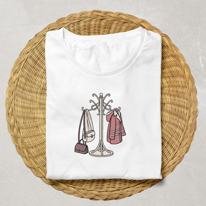T-shirt minimaliste avec icône numérique sur fond cosy et moderne