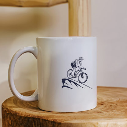 Mug moderne orné d'un cycliste en descente, sport et mouvement en avant