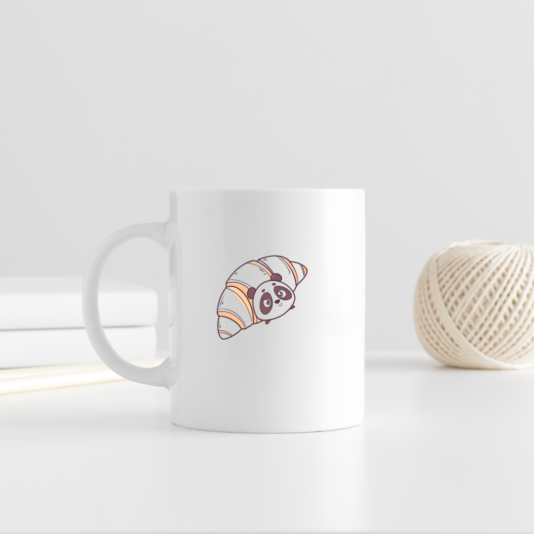 Mug avec un panda joyeux niché dans un croissant, style mignon et gourmand