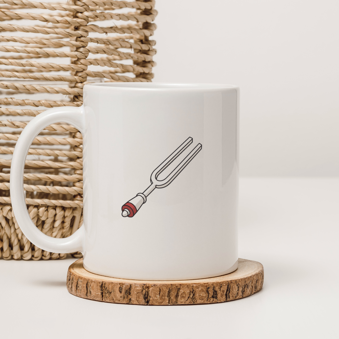 Mug avec motif de diapason mélo harmonieux sur fond blanc épuré
