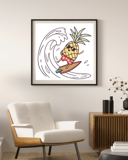 Cadre avec ananas joyeux surfeur et ambiance estivale colorée