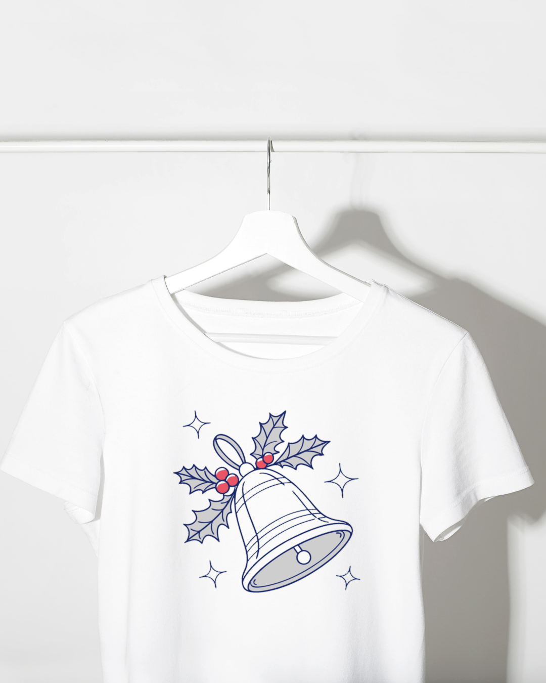 T-shirt avec motif de cloche festive illuminée pour célébrer la magie de Noël