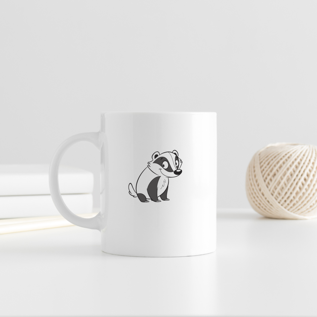 Mug décoré d'un blaireau souriant style cartoon, ambiance forêt charmante