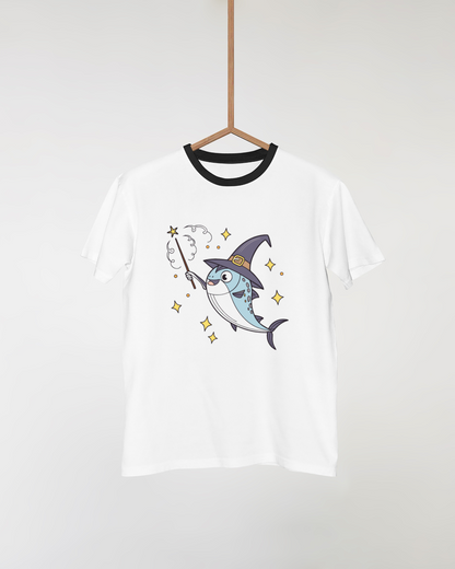 T-shirt avec un poisson cartoon magique au thème Halloween sophistiqué et amusant