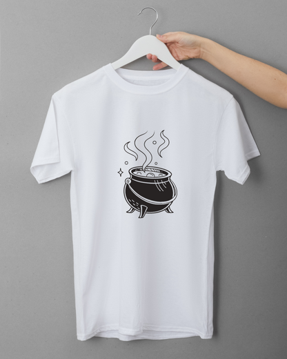 T-shirt au design Halloween avec chaudron magique fumant en doodle décoratif