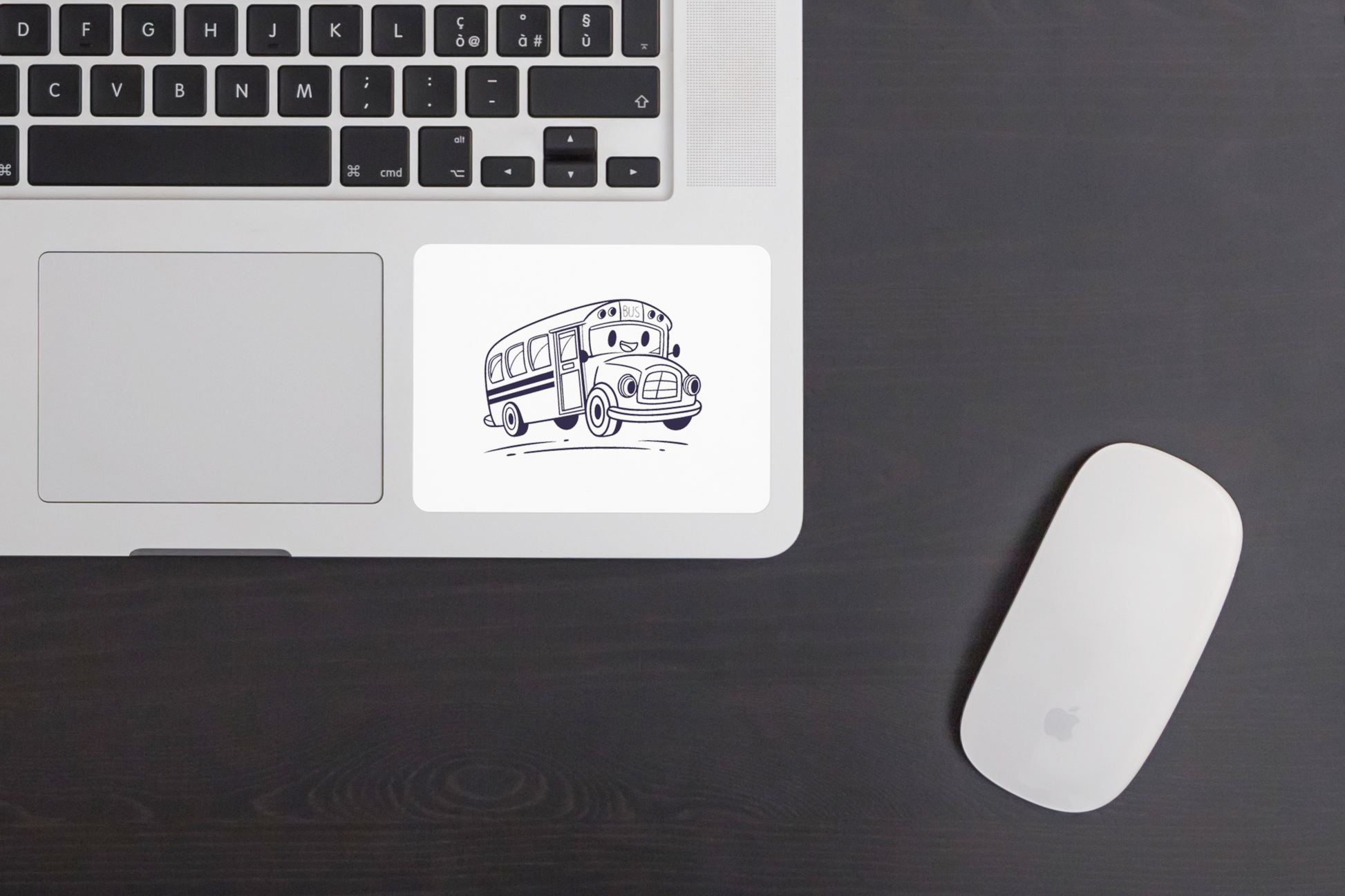 Sticker amusant avec autobus joyeux en déplacement dans un style cartoon coloré