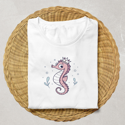 T-shirt joyeux orné d'un hippocampe couronné sur fond marin