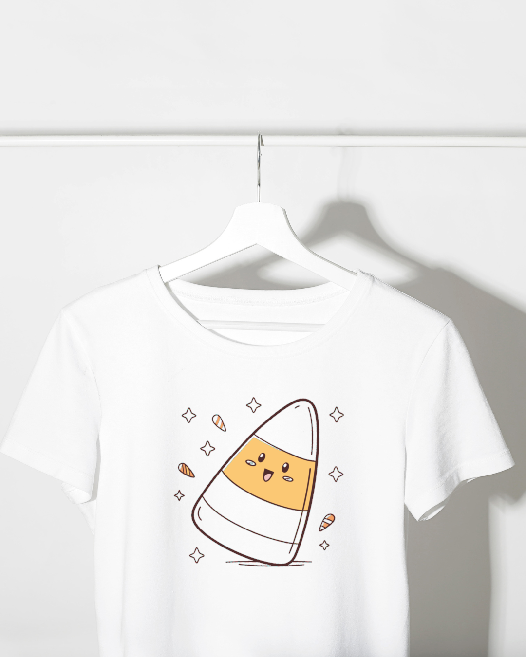 T-shirt drôle avec motif kawaii d'Halloween représentant un bonbon maïs joyeux