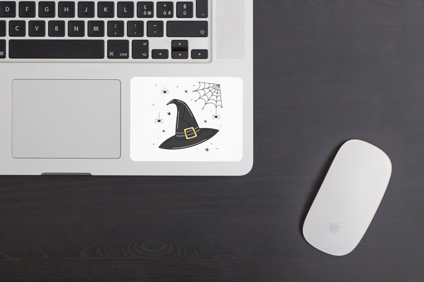 Sticker au style Halloween avec chapeau de sorcière et toile d'araignée effrayante