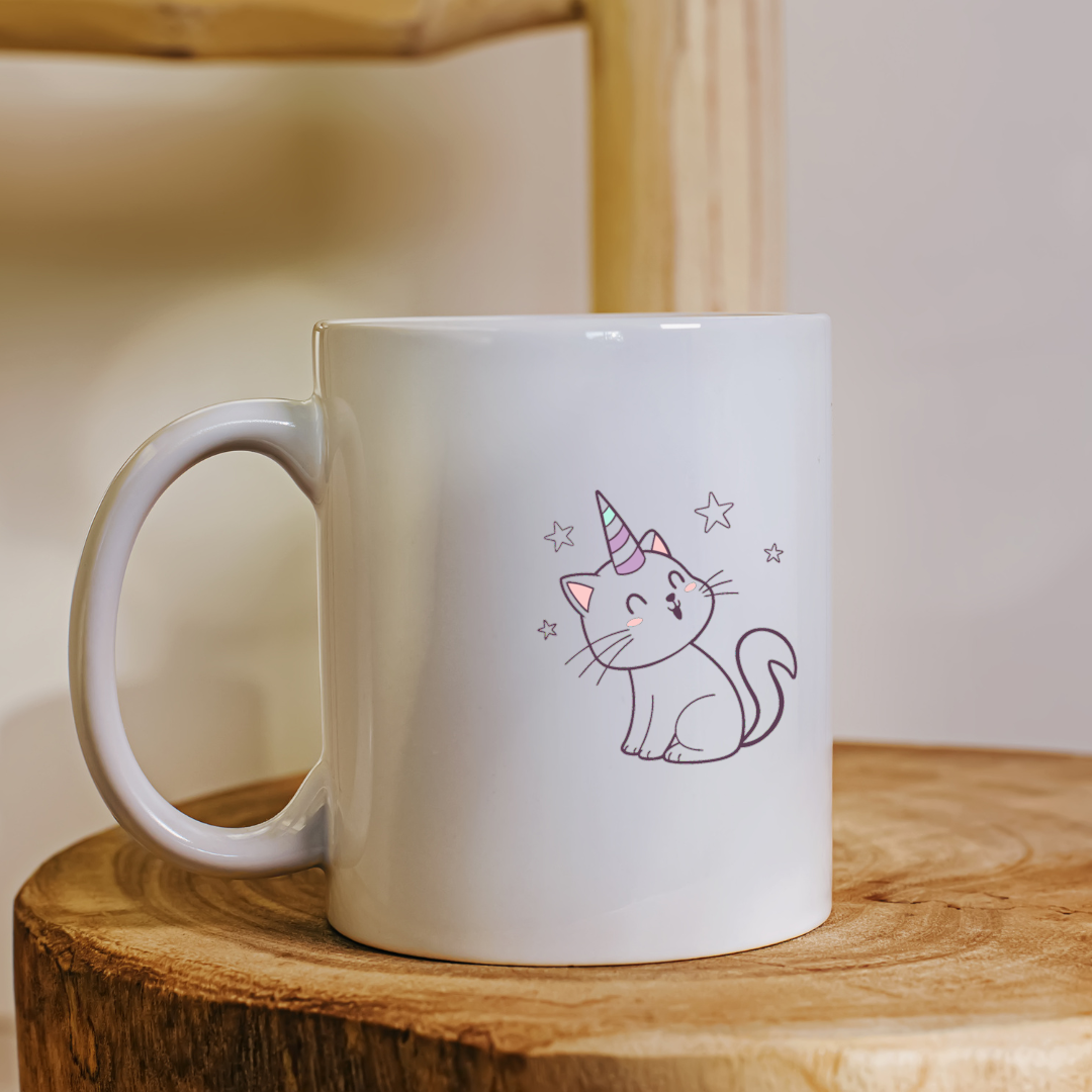Mug fantaisie avec chat licorne joyeux style kawaii dans des tons pastel enchanteurs