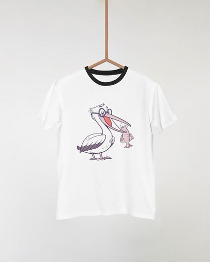 T-shirt aventure marine avec pélican cartoon attrapant un poisson joyeux