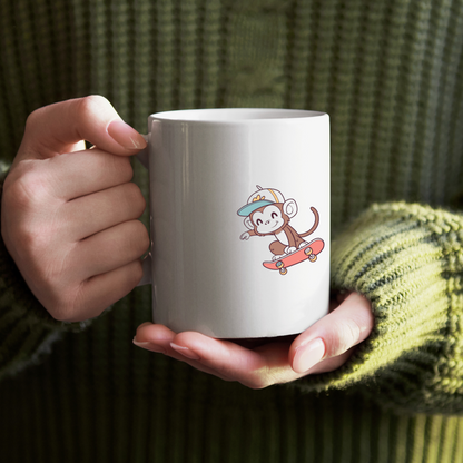 Mug décoré avec un singe skateur enjoué au style urbain et cartoon