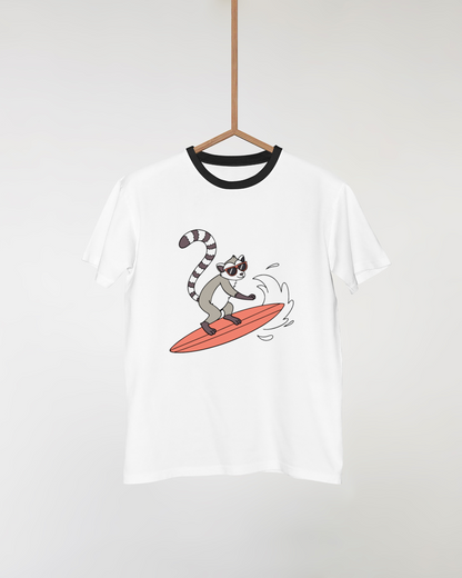 T-shirt avec design coloré d'un lémurien souriant sur une vague, style cartoon marin