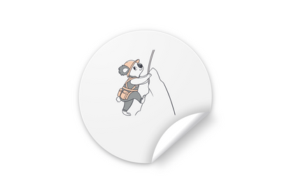Sticker avec un koala au style doodle grimpant en quête d'aventure sauvage
