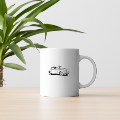 Design de voiture classique sur un mug, idéal pour les amateurs de vintage