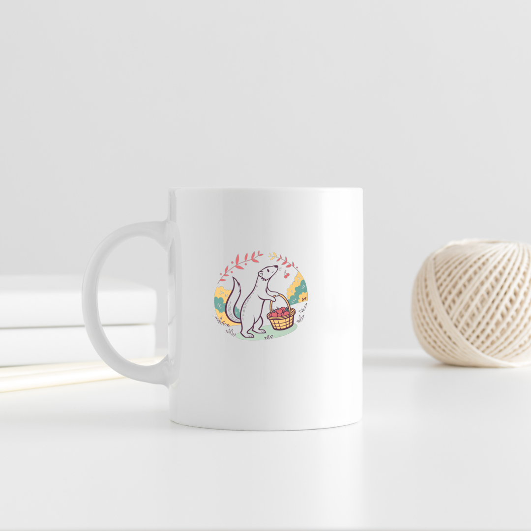 Mug automnal avec belette joyeuse portant un panier de pommes en style doux