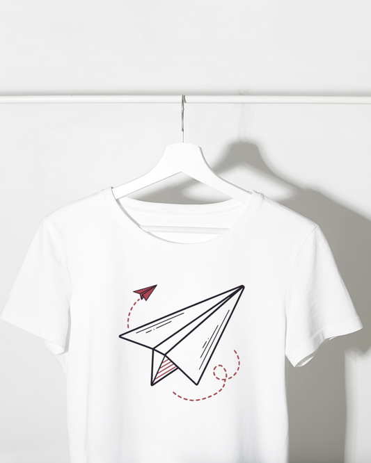 T-shirt aventure avec avion en papier volant style épuré et moderne