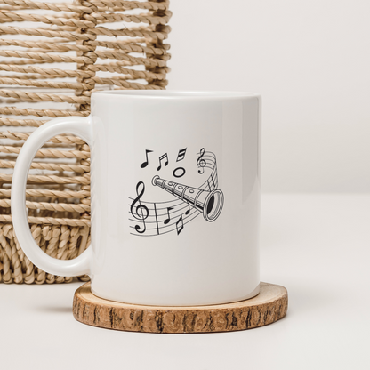 Mug avec flûte stylisée et notes de musique dansantes dans un design créatif musical